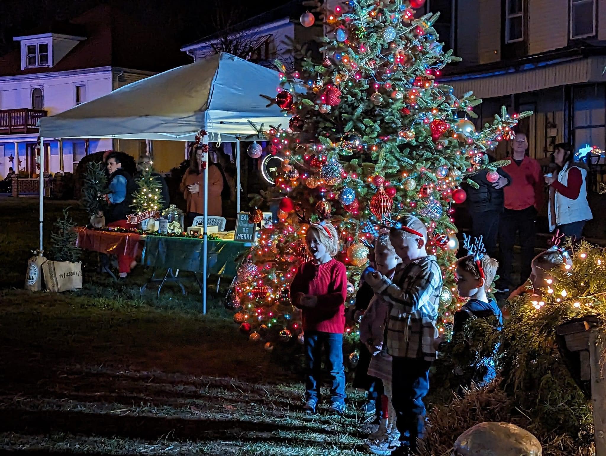 Peebles kicksoff holiday season The Informer